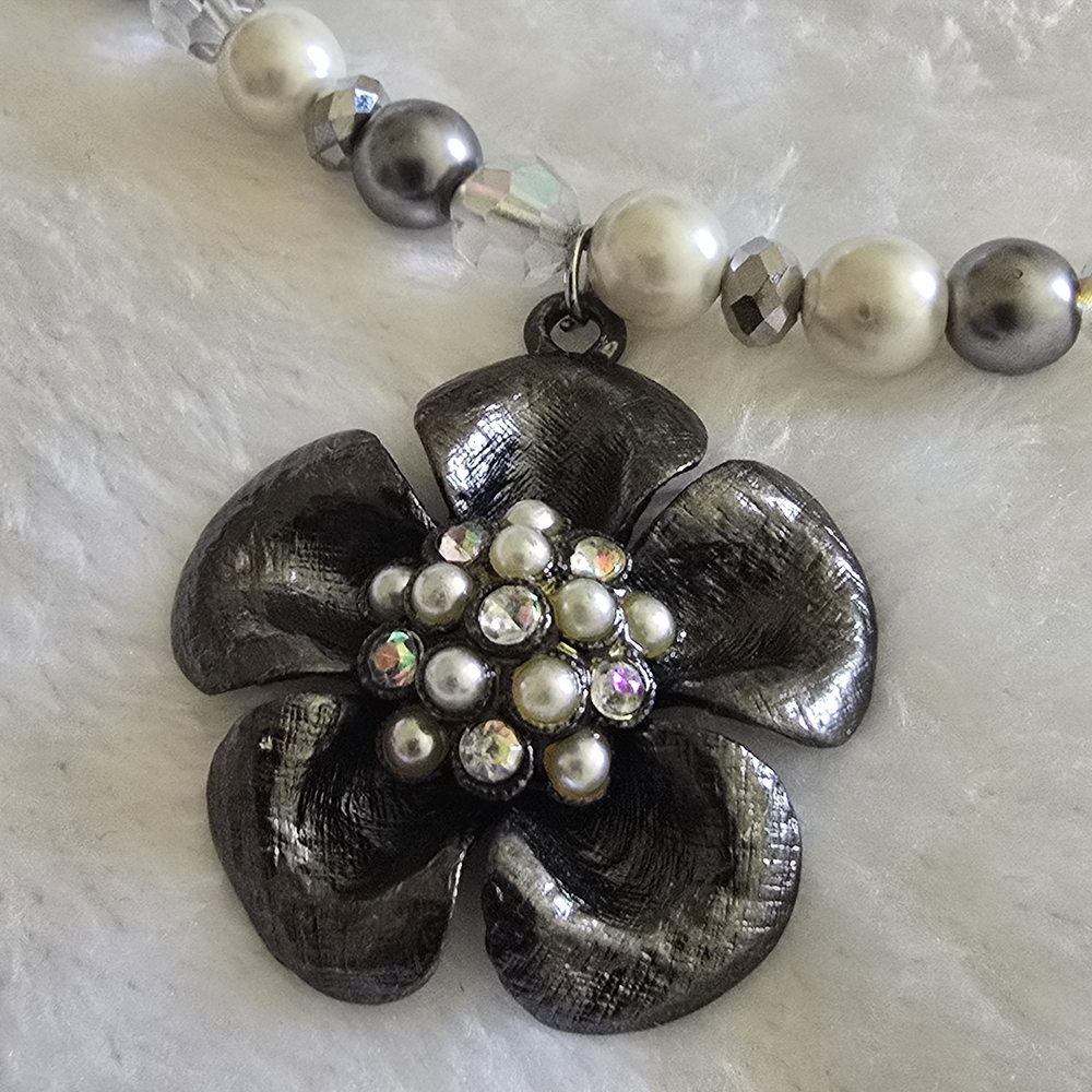 Vintage Pearl Crystal Beaded Necklace Black Flower Pendant Adjustable‎ Choker